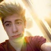holaa.. somos unas simples chicas que amamos a alejo igoa, si tu tambien lo amas siguenos, no se para que pero seria bueno ser una gran familia ;) :*