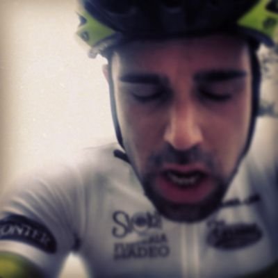Pare. Professor. Esportista. Simonich. Pessimista de mena.