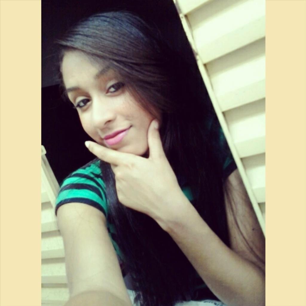 Pollover , Belieber , Boba, ciumenta, insegura, romântica, chorona, mandona, orgulhosa, irônica, sonhadora, exagerada e dramática. Gostou? Follow-me.