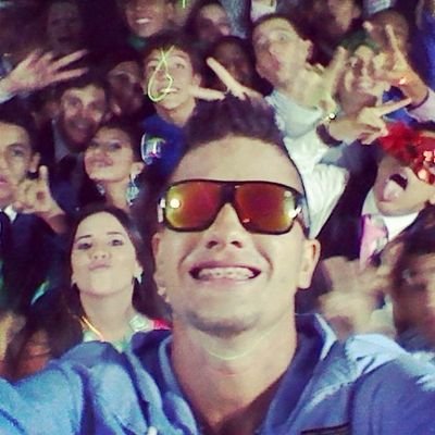 Animador y Vdj Profesional. Diseñador Grafico, Gerente en Proyecto Producciones. Esposo de Glendys Albanys Carrasquel y Papà de Valeria Esthefania Melo