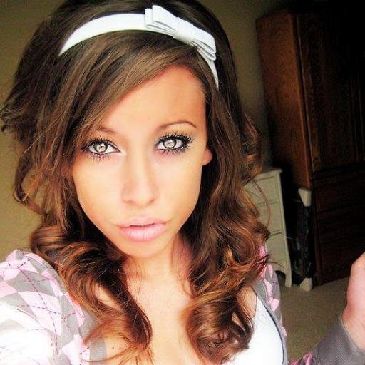 Si tu n'es pas timide, je t'attends pour une cam !
Skype : jesuischloe18