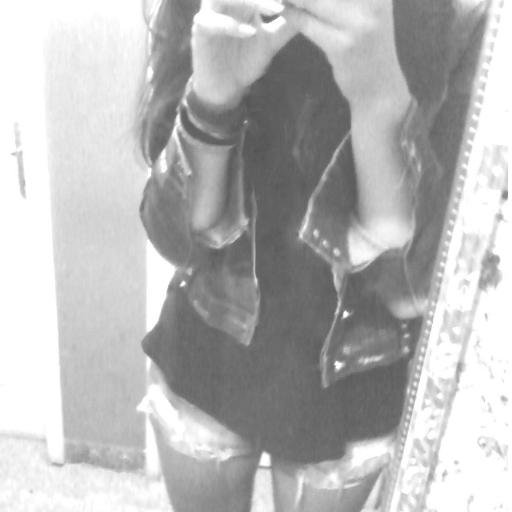 you call the shots babe, i just wanna be yours.
