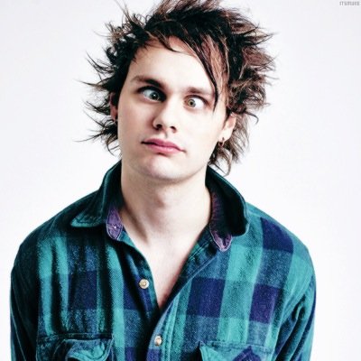 PLEASE FOLLOW @mvchael5sos