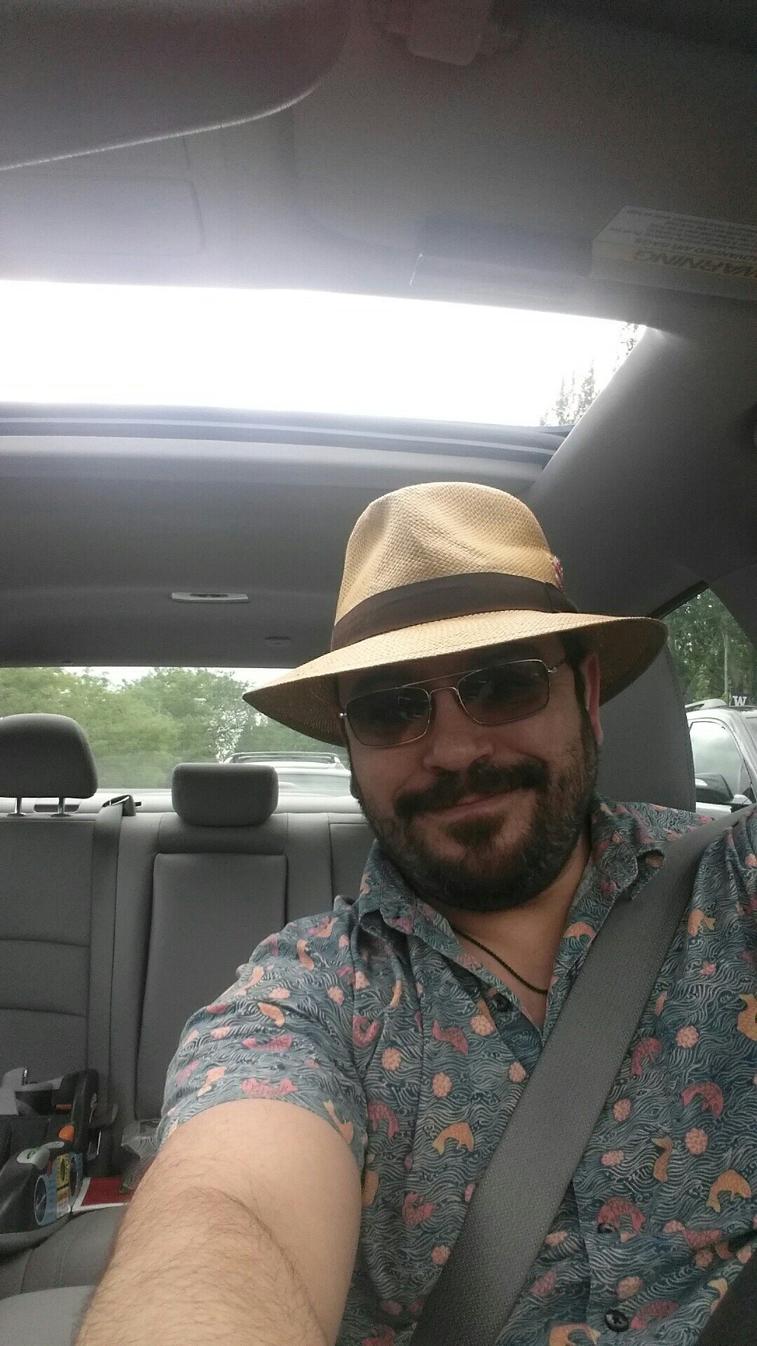 Biologo Marino; Masters in Marine Affairs. Consultor en politica pesquera. Musico aficionado.
