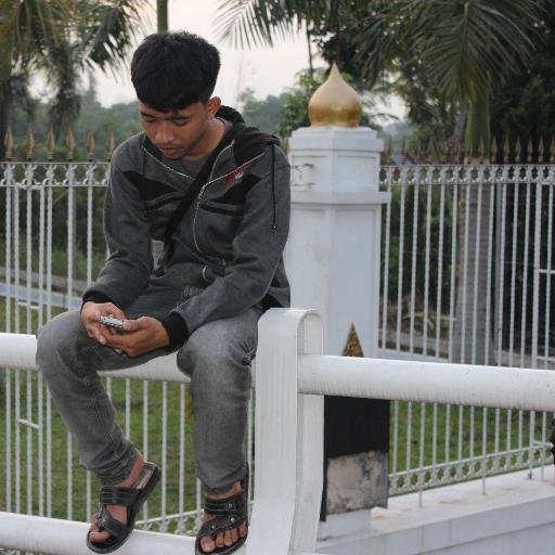 fuaddinurhuda's profile picture. Yg merah saga,
yg kurik kundi,
yg indah basa,
yg baik budi.