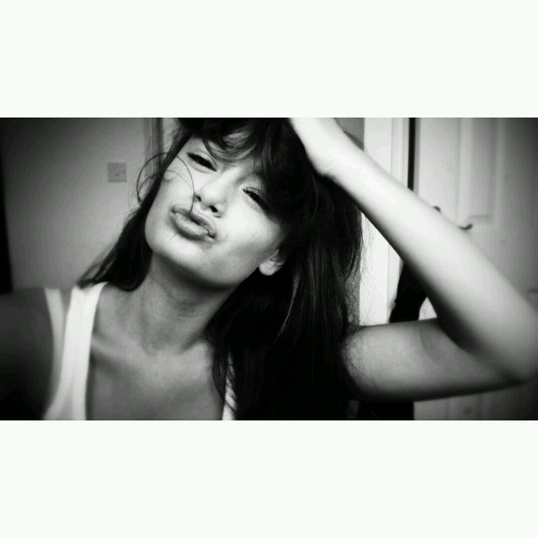 niamhhealy_'s profile picture. please do go on, I'm listening