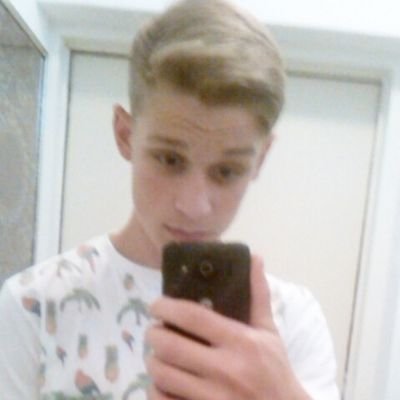 Davy van nieuwenhuijzen
follow for follow 
#football 
#music