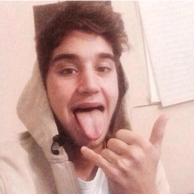 Please follow @GIGGLYJAI ! RT the first 6 tweets for a dm to 5/5 of the janoskians and calum!:)