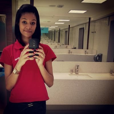 Brasileira, Estudante de administração, Noiva de Gabriel e Amante da vida!