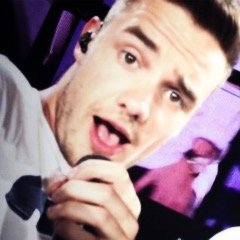 VOTE  #EMABiggestFans1D