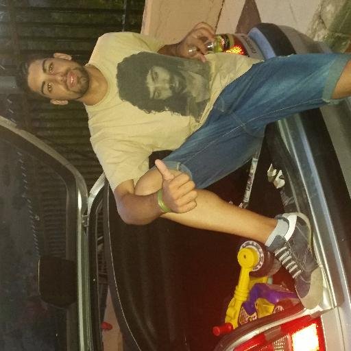 no importa lo fuerte k golpeas si no lo fuerte k pueden golpearte la vida es capaz de arrodillarte a golpes hay k soportar sin dejar de avanzar the thug life