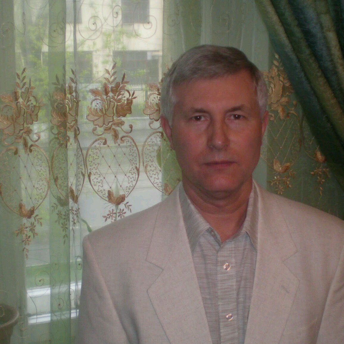 Ветеран труда, трижды член ДОСААФ, борец с Ветряными Мельницами.