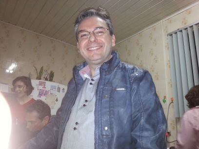 Cirurgião dentista
especialista em 
ortodontia
implantodontia e
endodontia
atendimento em
prof. do curso de especialização
em ortodontia
Elite Pós Graduaçã