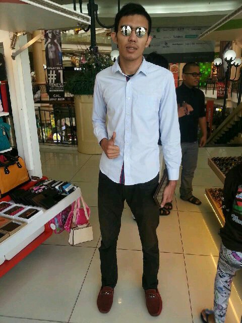 Saya adib , 20 tahun nii . Single or taken ? Uhmm . Tanya sendir :p . Jum add adib , facebook adib sufi . Btw , thanks follow :*