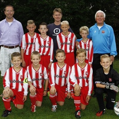 Actief U11. Team ontwikkelt zich door veel te voetballen. Vandaag doen we het beter dan gisteren en morgen weer beter dan vandaag.