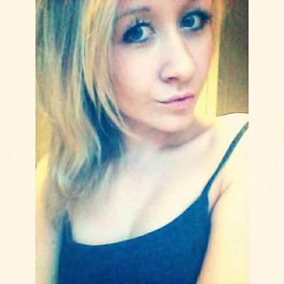 chloe_alfonsox's profile picture. daniel moss♥  -the greatest thing you'll ever learn, is just to love and be loved in return.