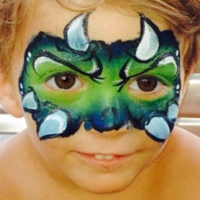 MagicMadeMe_'s profile picture. Professional witty schmoozer & painter of happy specimens with an involuntary impulse to induce a state of joy in every victim