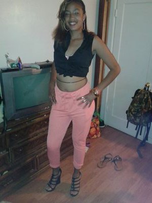 HEYYY THE NAME IS MEKAA IM LEGALY 21 EDUCATED, WITH A JOB