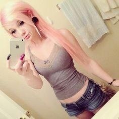 Hai I'm Taiylor . 17/Single . ~Scene , Anime , Bands , Deathcore,~ Save the tree's . Save the weed.