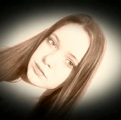 I'm amy.a 14 year old....huge fan of sabrina carpentar,rowan blanchard&katie douglas,Gmw fan! And obviously a big fan of one direction..
:). •Nialler•  4 life.