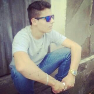Não sou pelos que falam, sou pelos que agem desejo a todos paz, amor e muita sacanagem ¥¥