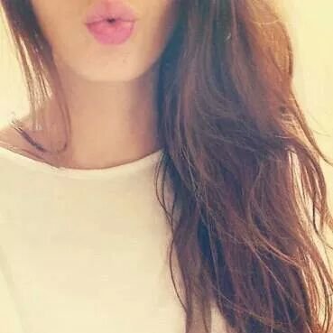 Soy solo una chica normal, con sueños, como todos, buscando el amor de mi vida y alcanzar mis metas, incluso llegar mas alla de ellas... 3