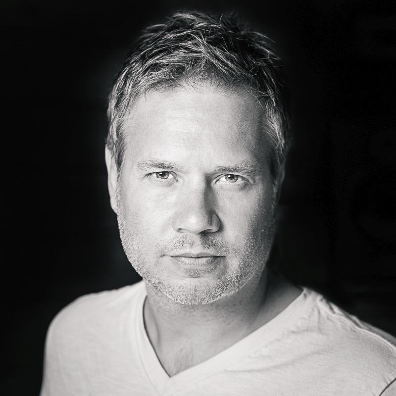 Mix Engineer, Producer & Musician at https://t.co/1f2fnhh7rX | Portrait & Music Photographer at https://t.co/g9CNHecAGg
