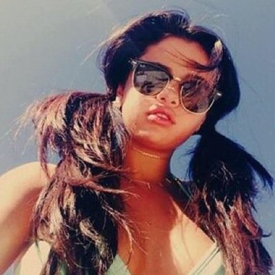 Selena é rainha não usa coroa porquê não cabe na cabeça dela // justin follows