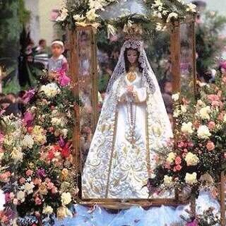 Dios cuidanos y cubrenos con tu manto santo