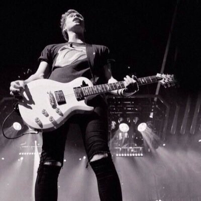 dont give up bc luke will follow you soon :) & if you want me to rt anything tell me on my main acc @Halumstood