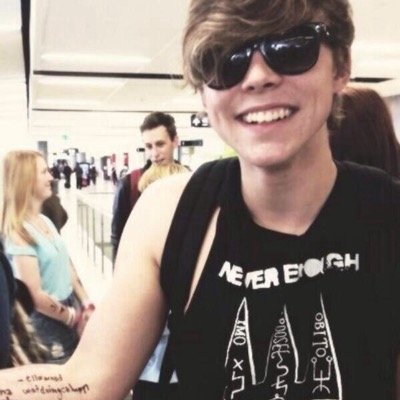 follow @xirwinxgiggles because she just gave you a free follow☀️@5SOS @Ashton5SOS @Luke5SOS @Michael5SOS @Calum5SOS