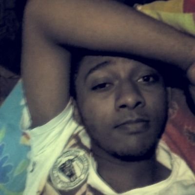 Eu, Ri, bebi, cresci, evolui, me iludi, mas não morri. Eu beijei, sonhei, errei, me decepcionei, apaixonei, mudei, enfim eu vivi.