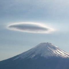富士山の麓で富士山を眺めながら暮らしています。最近はサッカー観戦（ネット）とクラフトビール。🙂ジョギングはアキレス腱炎の後遺症で中断中。😬