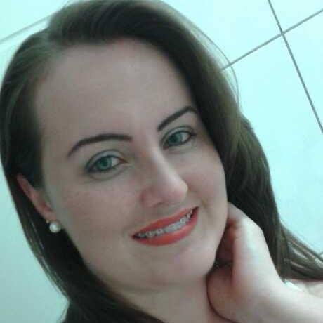 Sou como você me vê. Posso ser leve como uma brisa ou forte como uma ventania, depende de quando e como você me vê passar.
