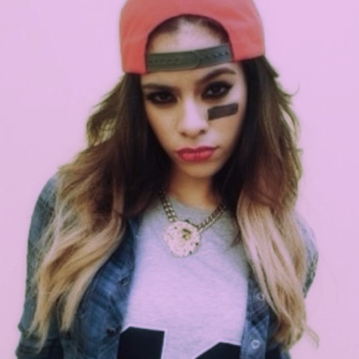 Don't follow this account follow @hemmoftboca instead, I follow back. Ily and I hope your sunshine follows you.