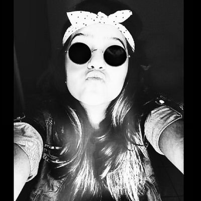 ela é marrenta, nenhum playboy aguenta snapchat: orraxgabih instagram: @uma.menina.muito.alta