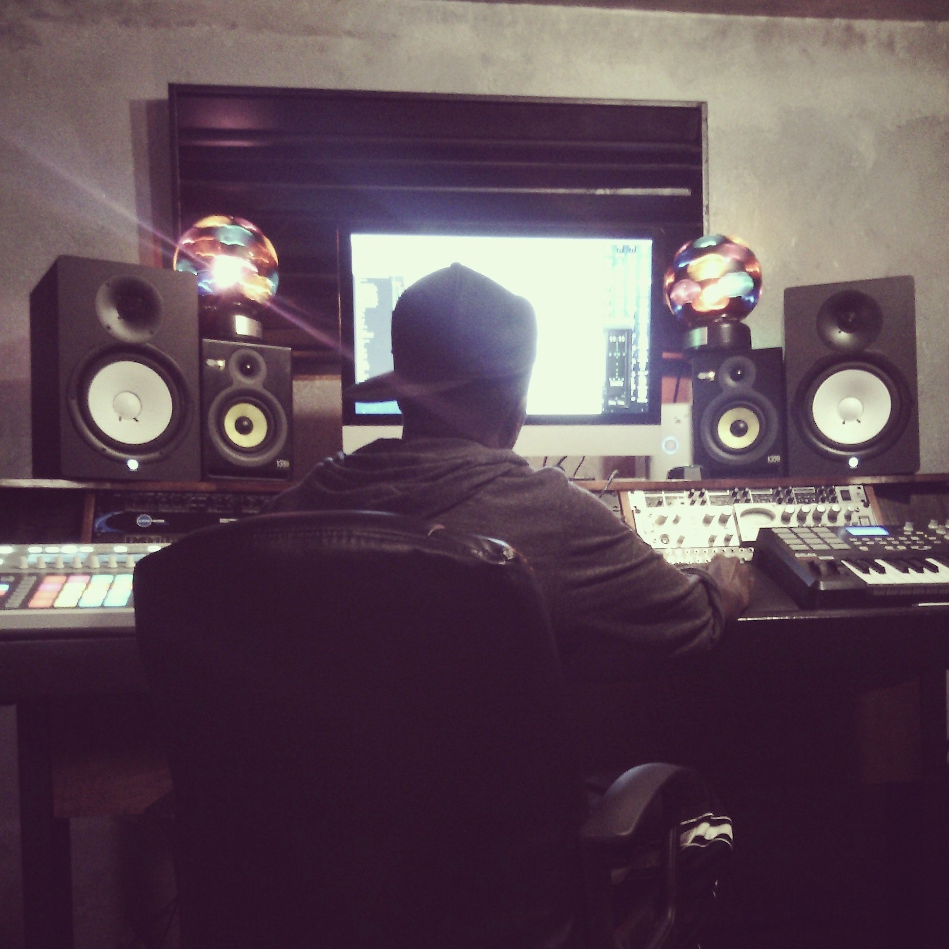 Viral House is a professional artist exposure company and recording studio located in Jersey City, New Jersey. We provide the highest of quality service around!