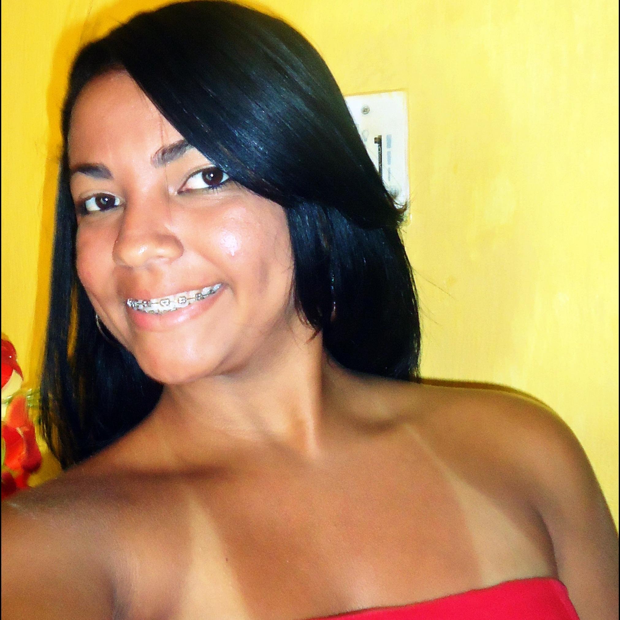 - Há momentos na Vida q palavras ñ conseguem traduzir tudo q sentimos, mais ame quem te dá amor, ñ quem muito te promete. ;-)
' Deus acima d tudo ♥