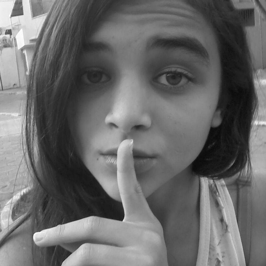 Ei sou fã do Capital Inicial amo o Dinho casaria com ele com certeza sou doida legal engraçada gosta de mim ♥ beijos, n gosta morre que passa seg sigo de volta