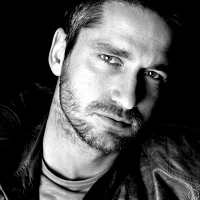 Come to laugh at The Devil's Child? You alone make my song take flight. Help me make the music of the night. My angel is @MyPhantomsAngel. [PoTO/OUAT RP]