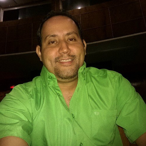Venezolano, con hijo. TSU en Sistemas Industriales e independiente en el Sector Privado
