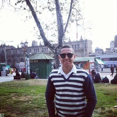 Estudante de Engenharia Civil. 23 anos. Um cara divertido que leva a vida a sério e numa boa.