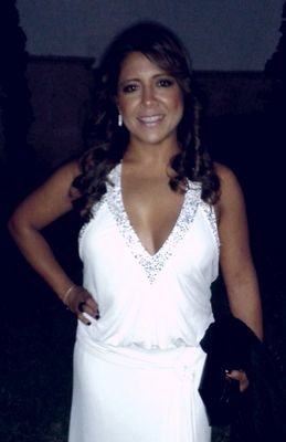 Educadora de profesión, maestra por decisión. Cada persona que pasa por mi vida es única, y siempre deja un poco de sí y se lleva un poco de mí