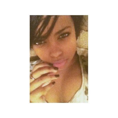 Jeaney| single| half African half portugues | 5'4 | R.I.P daddy3.4.11|Instagram:@alzira_23