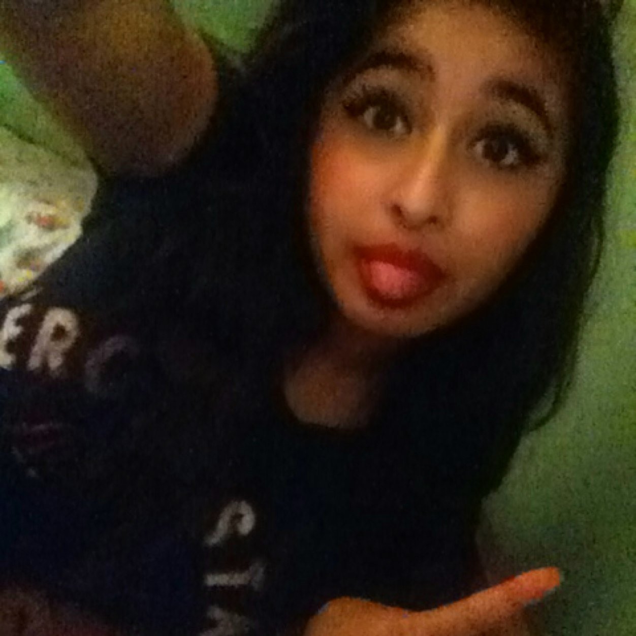 well im 16 umm im 4'9 im short i weigh 78 pounds .....eww i have social anxiety v.v ana cat sue izzy
