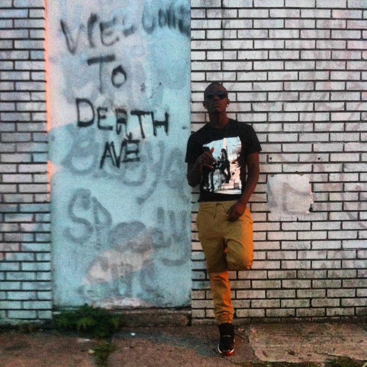 I dont care how you feel.. i'm young nigga getting money in my own lane r.i.p ragee ; hoddy .. free my br0.'s ..