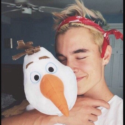 I kinda in love with kian and follow anyone who meets him