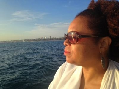 A strong #leader that #empowers thousands of people around the world to change their status from employee to #business owner.