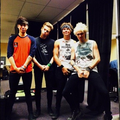 this is a free follow from @fivesoslyricss