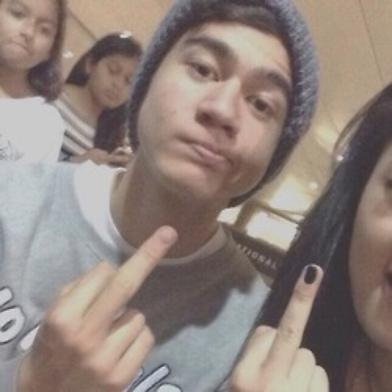 uh hi im calum. 18. bob's burgers enthusiast. i play bass. kite salesman { m g c } if anyone wants this account dm me.